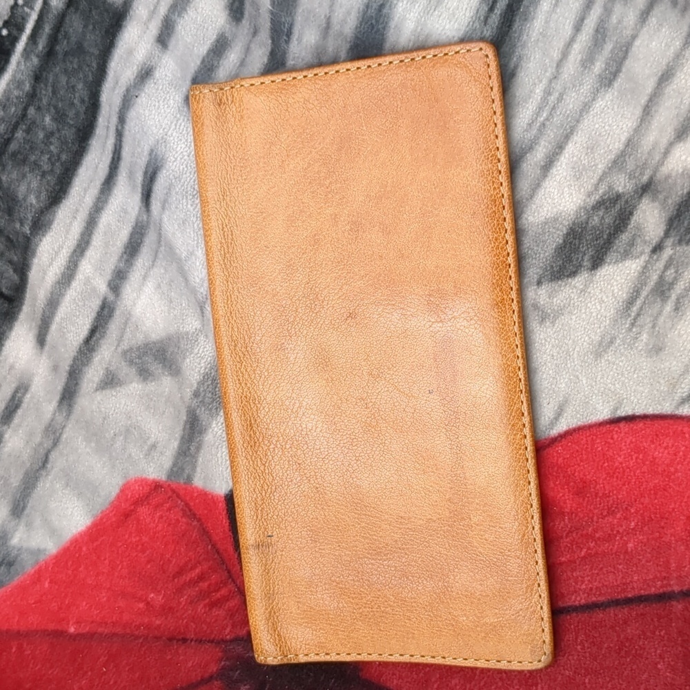 Fossil tan wallet